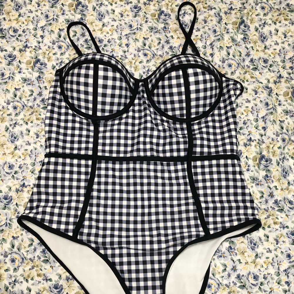 Black and White gingham suit - super cute!